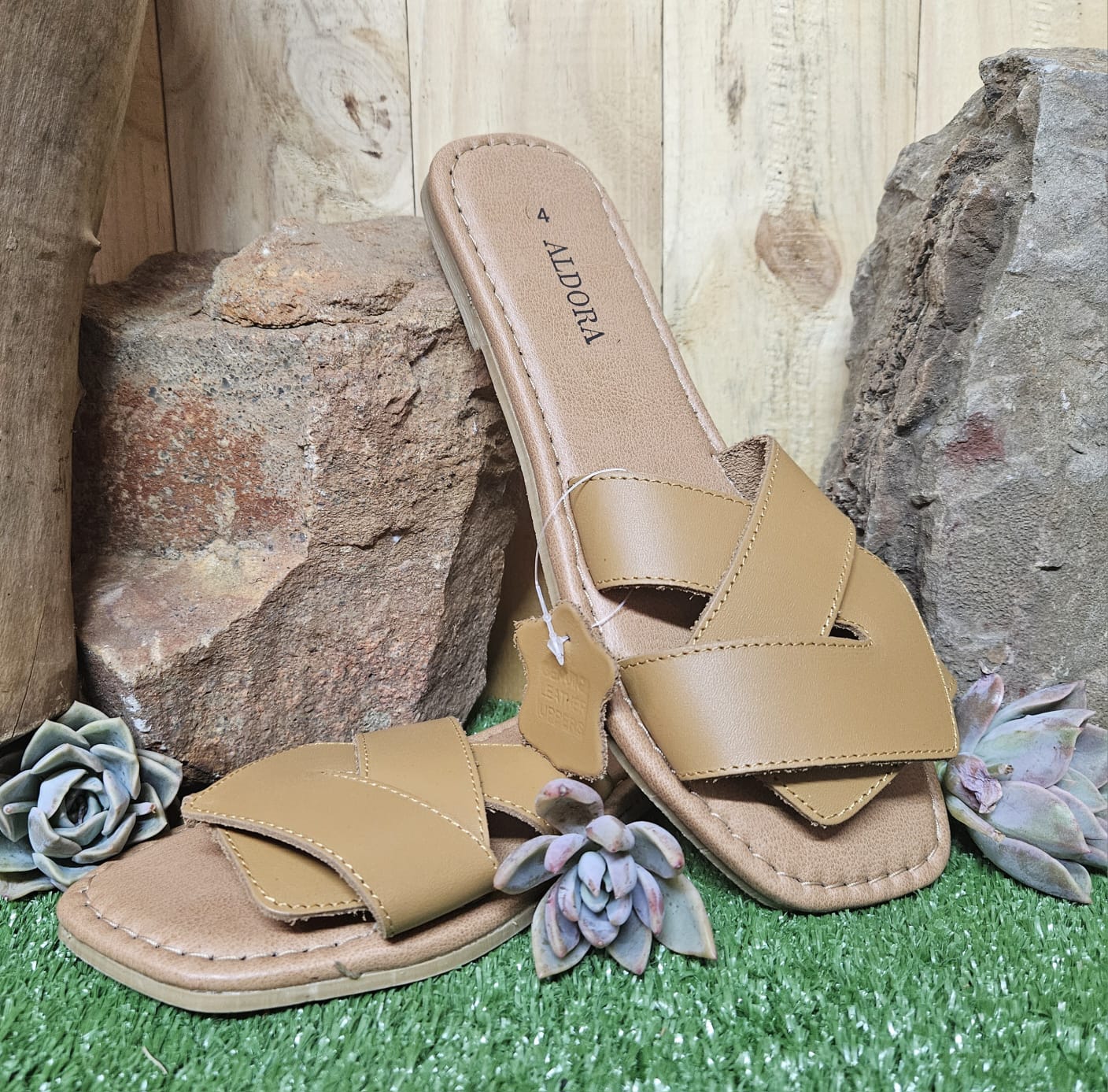 Aldora Plakkie tan