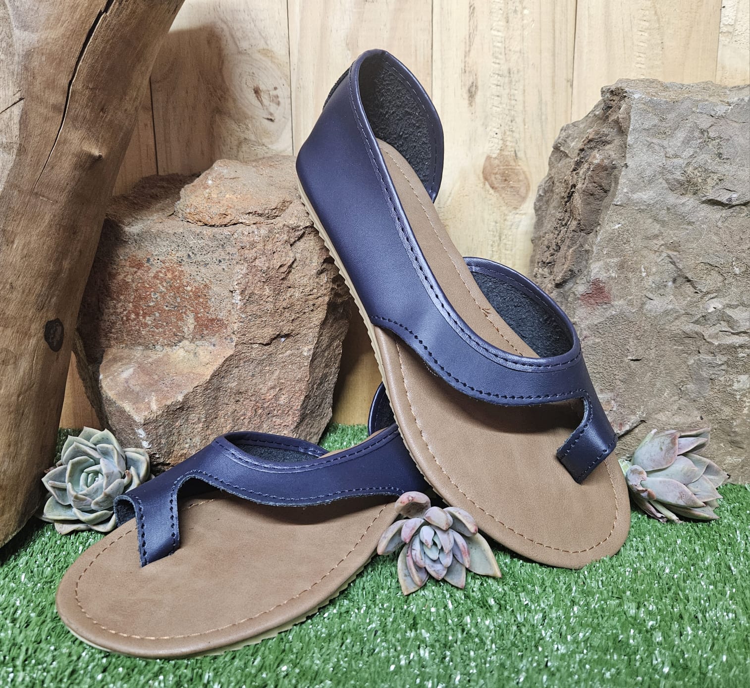 Maca toe sandals navy