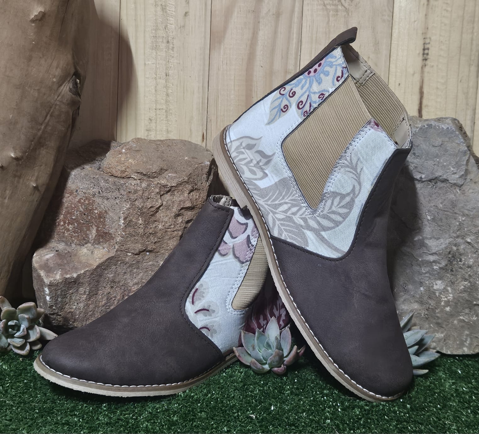 Twotone boots choc